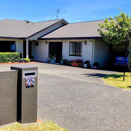 Almost Country Taupo Exterior foto